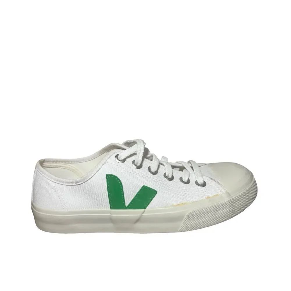 Women’s Veja wata sneakers size 8 white/Green